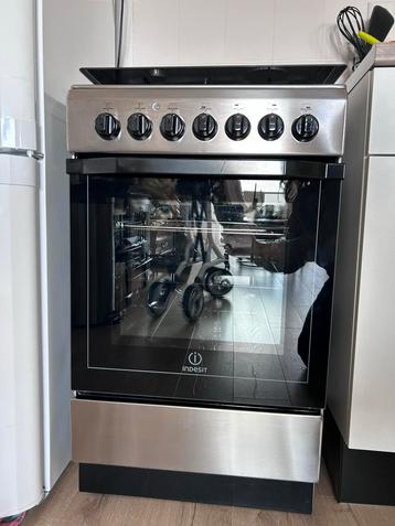 Gasfornuis - Weinig Gebruikt beschikbaar voor biedingen