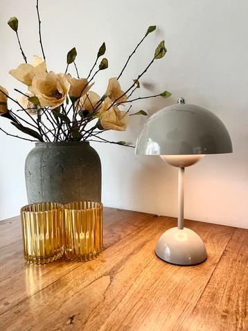 Stalen Bloempot LED Design Lamp Draadloos USB-C beschikbaar voor biedingen