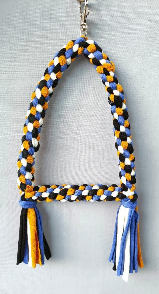 Schommel multicolor (oker geel-paars-zwart-wit), Dieren en Toebehoren, Vogels | Toebehoren, Nieuw, Speelgoed, Ophalen of Verzenden