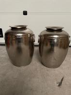 Twee decoratieve ijzeren vazen, Ophalen, Overige materialen, Gebruikt, Overige kleuren