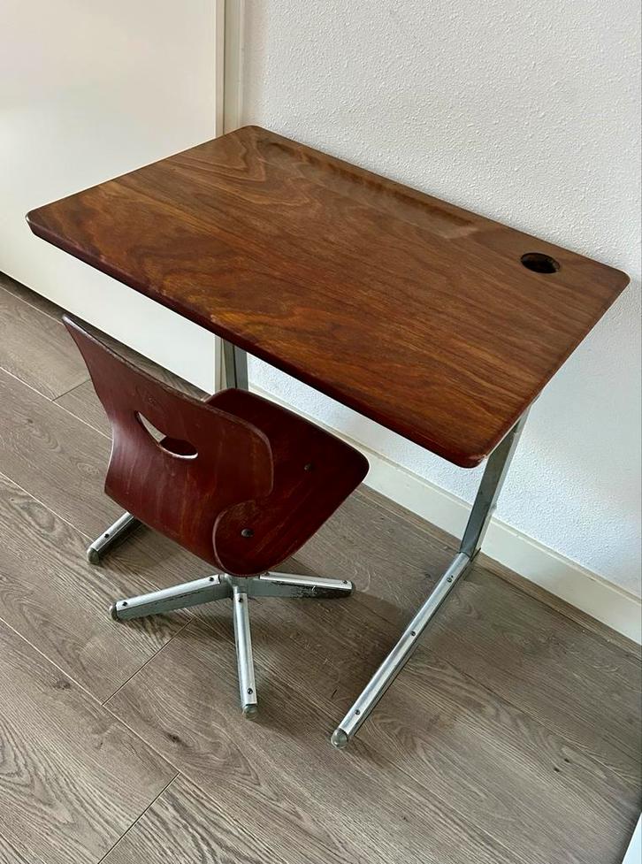 Vintage bureau / kinderbureau met stoel, Huis en Inrichting, Bureaus, Gebruikt, Bureau, Ophalen