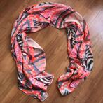 Vrolijke roze grote sjaal met patroon, Kleding | Dames, Mutsen, Sjaals en Handschoenen, Ophalen of Verzenden, Sjaal, Zo goed als nieuw