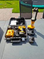 Dewalt accuboormachine en looplamp met accu's en lader., Doe-het-zelf en Verbouw, Gereedschap | Boormachines, Ophalen of Verzenden