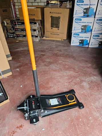 3 Ton krik aag nieuw in doos garakekrik werkplaatskrik. beschikbaar voor biedingen