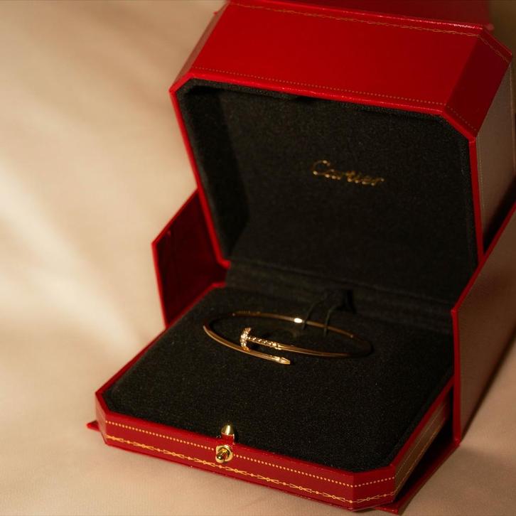 Cartier Juste un clou met natuurlijke diamantjes 18K goud, Sieraden, Tassen en Uiterlijk, Armbanden, Nieuw, Goud, Geel, Met edelsteen