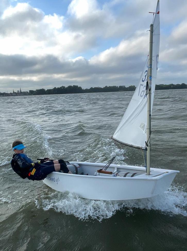 Wedstrijd Optimist - NED 3467 (Ovington), Watersport en Boten, Zeilen en Zeiltoebehoren, Zo goed als nieuw, Overige typen, Minder dan 15 m²