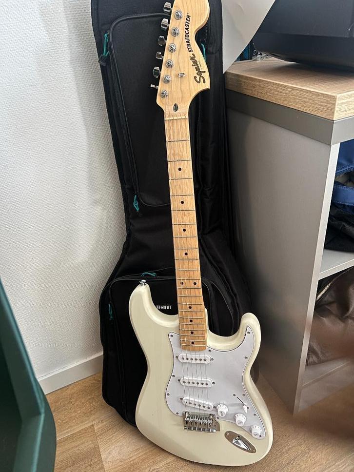 Squier Affinity Stratocaster White, Muziek en Instrumenten, Snaarinstrumenten | Gitaren | Elektrisch, Zo goed als nieuw, Overige merken