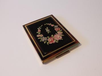 oud poederdoosje poederdoos petit point  beschikbaar voor biedingen