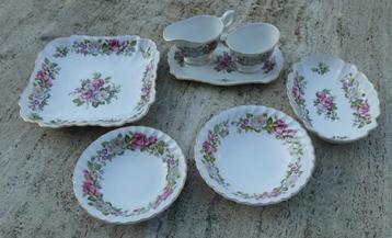 Rozen Set James Kent Old Foley Harmony Rose servies  beschikbaar voor biedingen