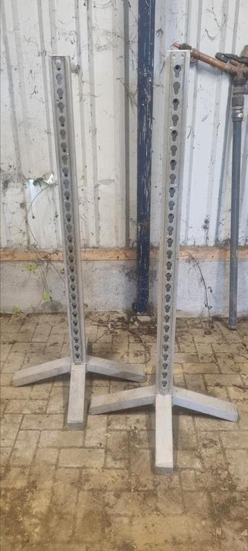 Oxer staanders beschikbaar voor biedingen