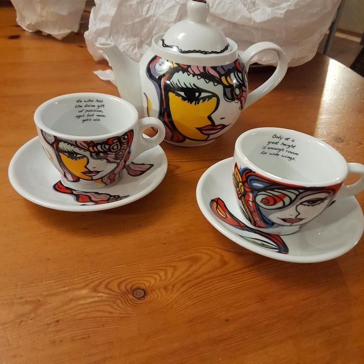 Theepot en 2 kop en schotels Josien Broeren, Huis en Inrichting, Keuken | Servies, Nieuw, Kop(pen) en/of Schotel(s), Overige stijlen