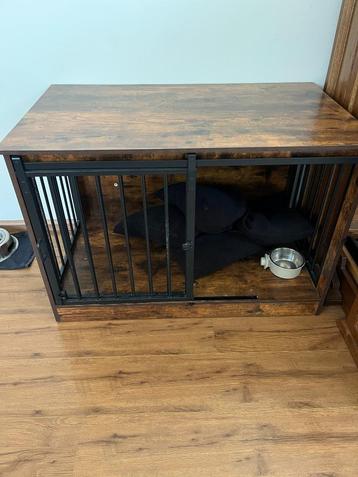 Honden bench beschikbaar voor biedingen