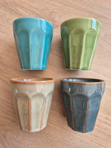 (Zo goed als nieuw!) Set van 4 porseleinen koffiebekers beschikbaar voor biedingen