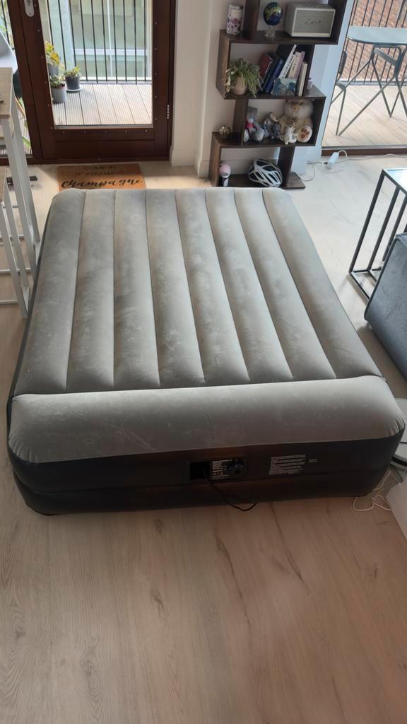 Amazon Inflatable Mattress - Double - 137x191, Caravans en Kamperen, Luchtbedden, Gebruikt, 2-persoons, Ingebouwde pomp, Ophalen of Verzenden