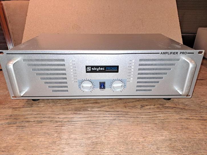 Skytec PRO600 Versterker, Audio, Tv en Foto, Versterkers en Receivers, Gebruikt, Stereo, 120 watt of meer, Overige merken, Ophalen of Verzenden