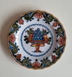 Makkumer aardewerk, bordje met bloemmotief, Antiek en Kunst, Ophalen of Verzenden