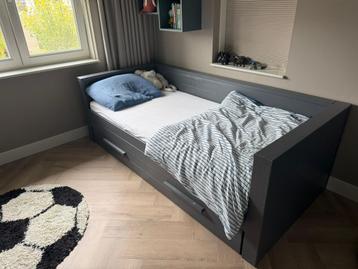 Bed WOOOD en 2 matrassen beschikbaar voor biedingen