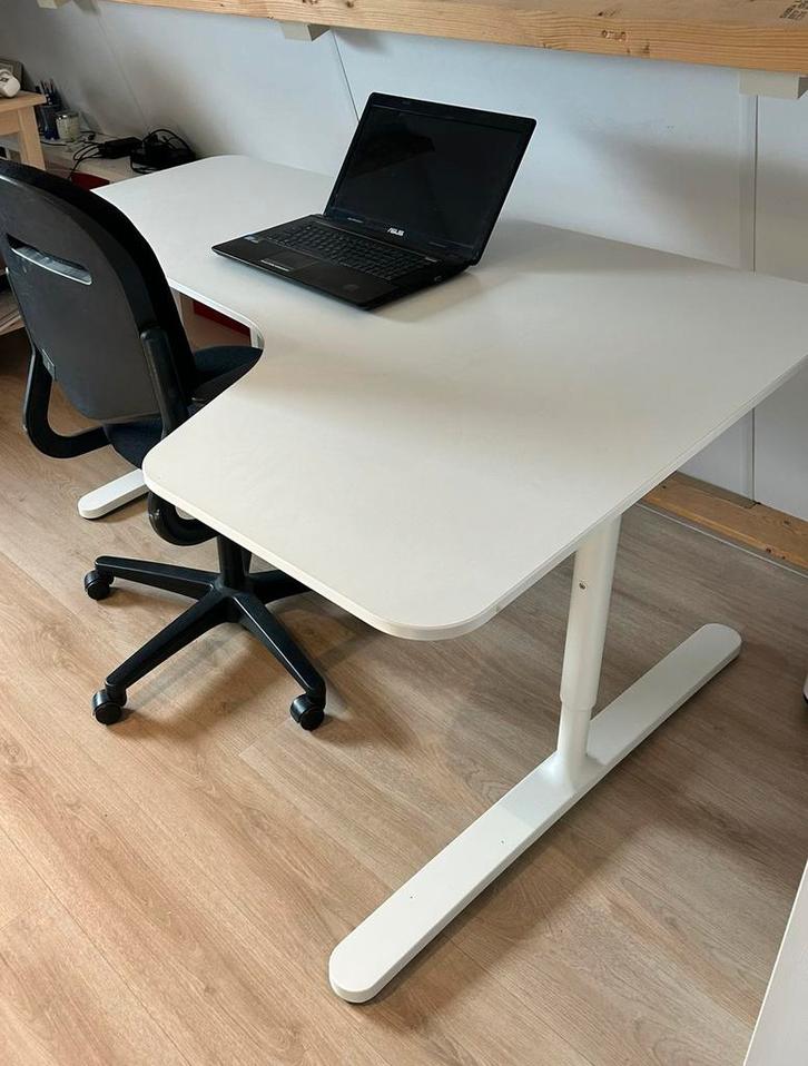 IKEA Bekant bureau wit, Huis en Inrichting, Bureaus, Zo goed als nieuw, Ophalen