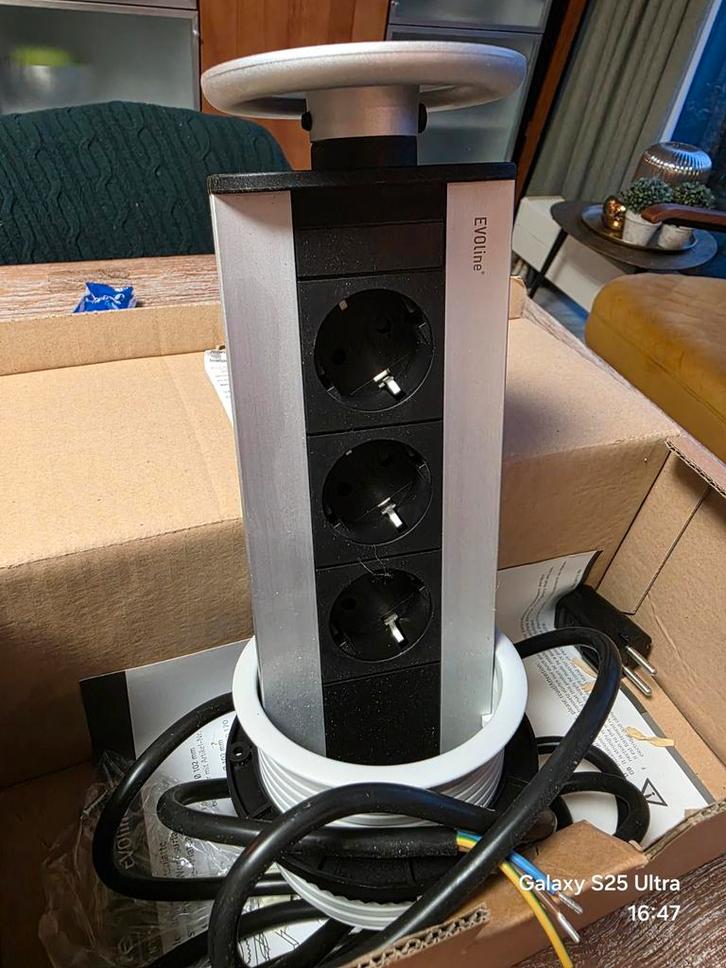 EVOline Stopcontact Toren - Nieuw in Doos!, Doe-het-zelf en Verbouw, Elektra en Kabels, Nieuw, Stopcontact, Ophalen of Verzenden
