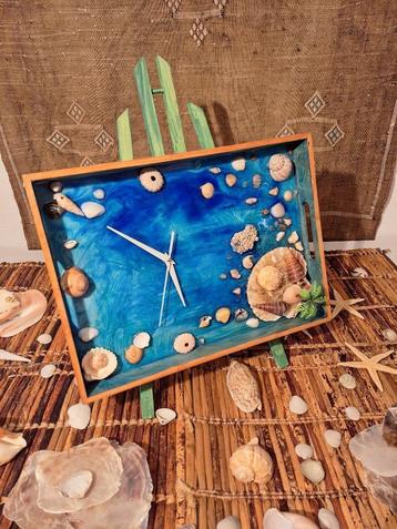 Prachtige Handgemaakte Resin Strand Wandklok beschikbaar voor biedingen