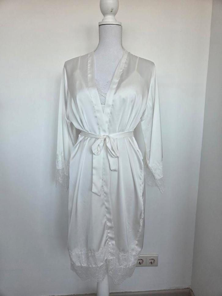 Witte kimono set japon ochtendjas, Kleding | Dames, Trouwkleding en Trouwaccessoires, Zo goed als nieuw, Accessoires, Wit, Ophalen of Verzenden