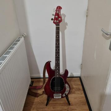 Music Man StingRay 4 – 30th Anniversary (2006) – Crimson Red beschikbaar voor biedingen