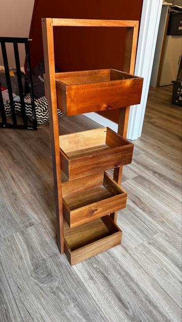 Houten rekjes/bakjes beschikbaar voor biedingen