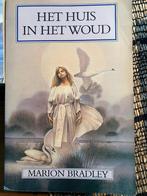 Marion Zimmer Zimmer Bradley - Het huis in het woud, Ophalen of Verzenden, Gelezen, Marion Zimmer Zimmer Bradley