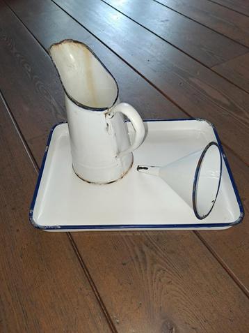 Gratis!Emaille wit dienblad+ kan en trechter set. beschikbaar voor biedingen