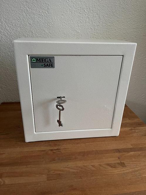 Omega Medi + Safe opiaten , medicijnenkast, kluis 2 sleutels, Huis en Inrichting, Brandblussers en Brandkasten, Gebruikt, Brandkast