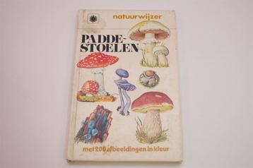 Natuurwijzer: Paddestoelen — Vinden en Herkennen beschikbaar voor biedingen