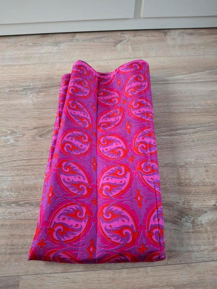 Vintage zijde - Paars/Rood Paisley, Hobby en Vrije tijd, Stoffen en Lappen, Zo goed als nieuw, Overige materialen, 30 tot 120 cm