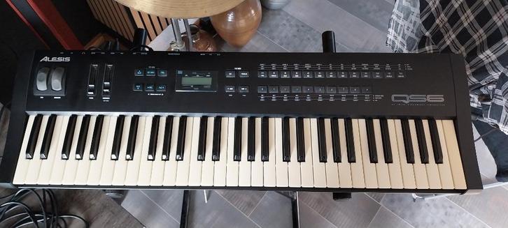 Alesis QS6 synthesizer, Muziek en Instrumenten, Synthesizers, Gebruikt, 61 toetsen, Overige merken, Met koffer of flightcase, Met midi-aansluiting