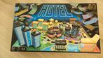 Hotel gloednieuw in doos!, Hobby en Vrije tijd, Gezelschapsspellen | Bordspellen, Drie of vier spelers, Ophalen of Verzenden, Nieuw