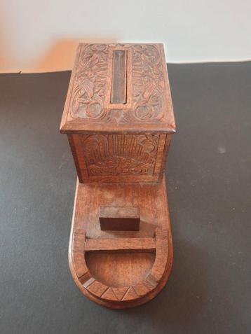 Vintage. 2 houten en 1 kunststof sigarettendispenser.
 beschikbaar voor biedingen