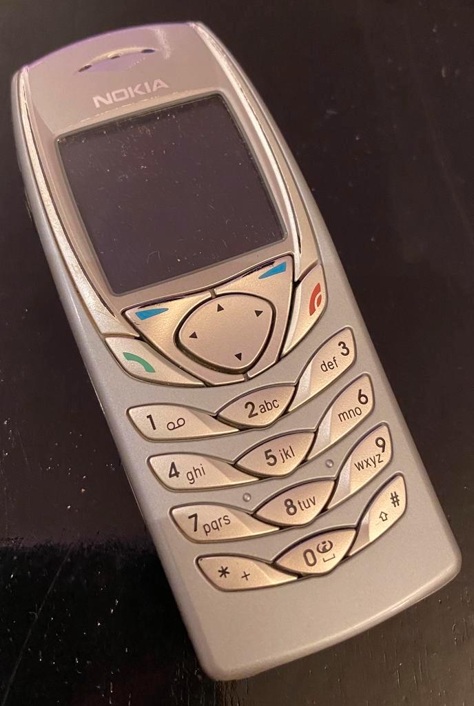 Nokia 6100 met lader - Klassieker!, Telecommunicatie, Mobiele telefoons | Nokia, Gebruikt, Zonder abonnement, Zonder simlock, Klassiek of Candybar
