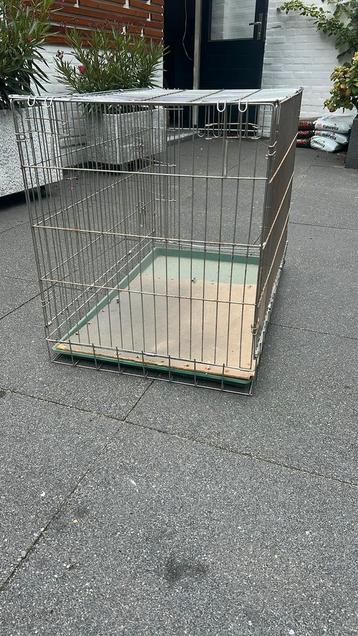 Bench voor grotere pup beschikbaar voor biedingen