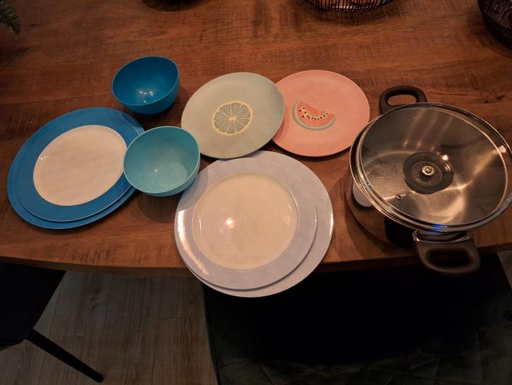 Vrolijk Campingservies voor 2 personen, Caravans en Kamperen, Caravan accessoires, Zo goed als nieuw, Ophalen of Verzenden