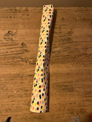 Cadeaupapier op rol inpakpapier confetti papier stipjes dots beschikbaar voor biedingen
