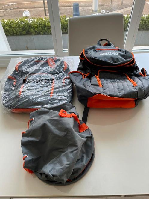 2 x Basic-Fit rugzak en een schoudertas, Sieraden, Tassen en Uiterlijk, Tassen | Rugtassen, Nieuw, 25 tot 40 cm, Verzenden