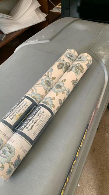 2 rollen behang Gratis ophalen beschikbaar voor biedingen
