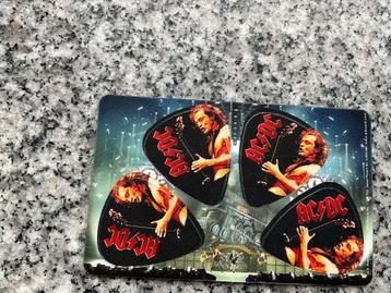 4 uitneembare plectrums van AC/DC beschikbaar voor biedingen