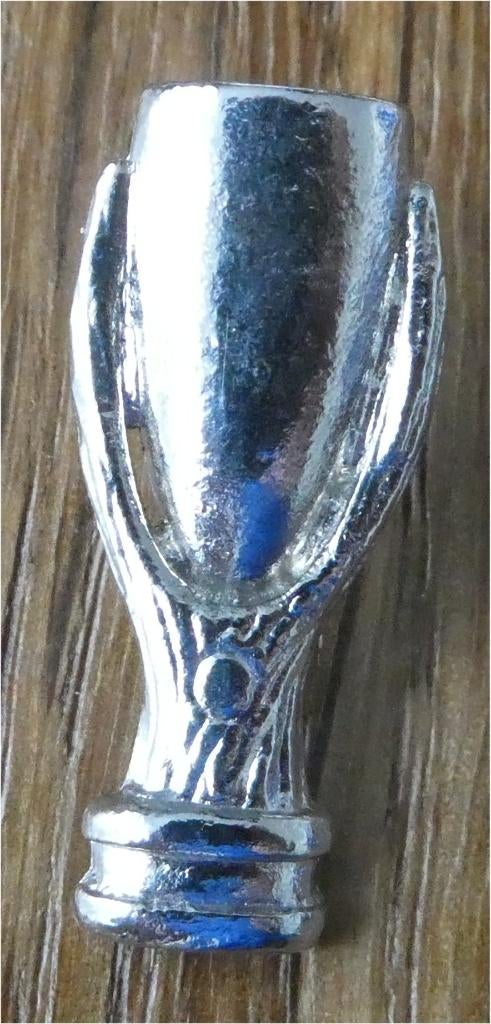 pin voetbal UEFA supercup beker, Verzamelen, Speldjes, Pins en Buttons, Ophalen of Verzenden, Zo goed als nieuw, Sport, Speldje of Pin
