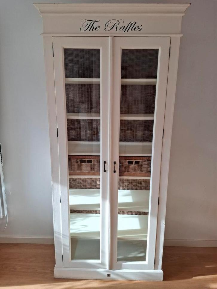 Mooie Servieskast The Raffles met glazen deuren, Antiek en Kunst, Antiek | Meubels | Kasten, Ophalen