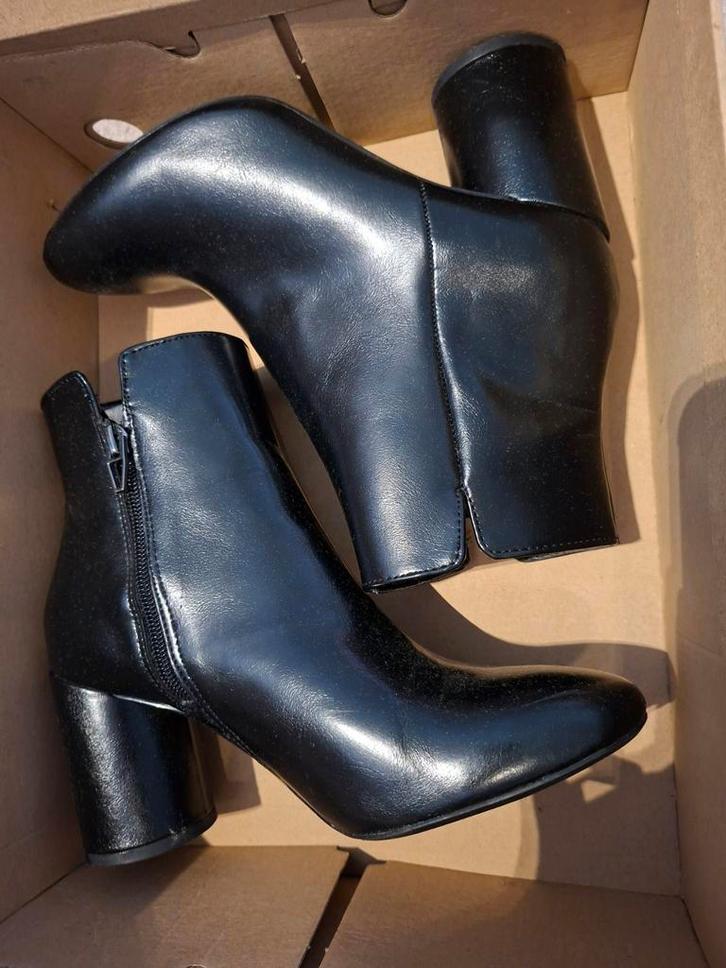 Enkellaarsjes ronde hak, Kleding | Dames, Schoenen, Nieuw, Lage of Enkellaarzen, Zwart, Ophalen of Verzenden