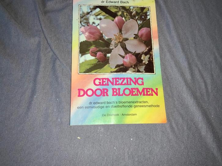 Genezing door bloemen : Edward Bach, Boeken, Esoterie en Spiritualiteit, Zo goed als nieuw, Overige typen, Spiritualiteit algemeen