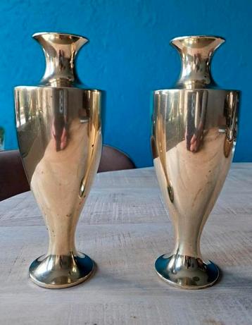 Vintage Art Deco messing vazen  beschikbaar voor biedingen