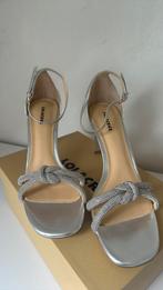 Lola cruz zilveren sandalen kerstmis 40, Kleding | Dames, Schoenen, Ophalen of Verzenden, Zo goed als nieuw, Overige kleuren, Sandalen of Muiltjes
