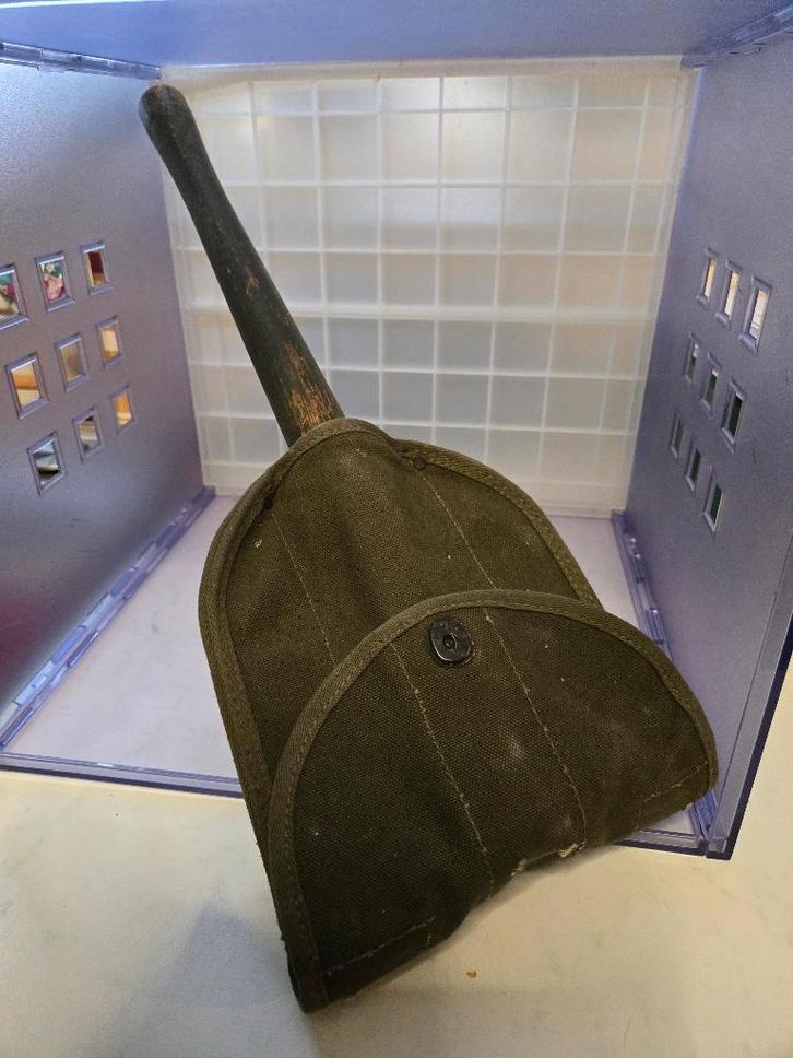 Militaire klapschop (pioniersschep) met foudraal 1944., Verzamelen, Militaria | Tweede Wereldoorlog, Landmacht, Overige typen