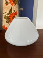 Glazen witte vaas, Huis en Inrichting, Woonaccessoires | Vazen, Wit, Ophalen of Verzenden, Minder dan 50 cm, Glas